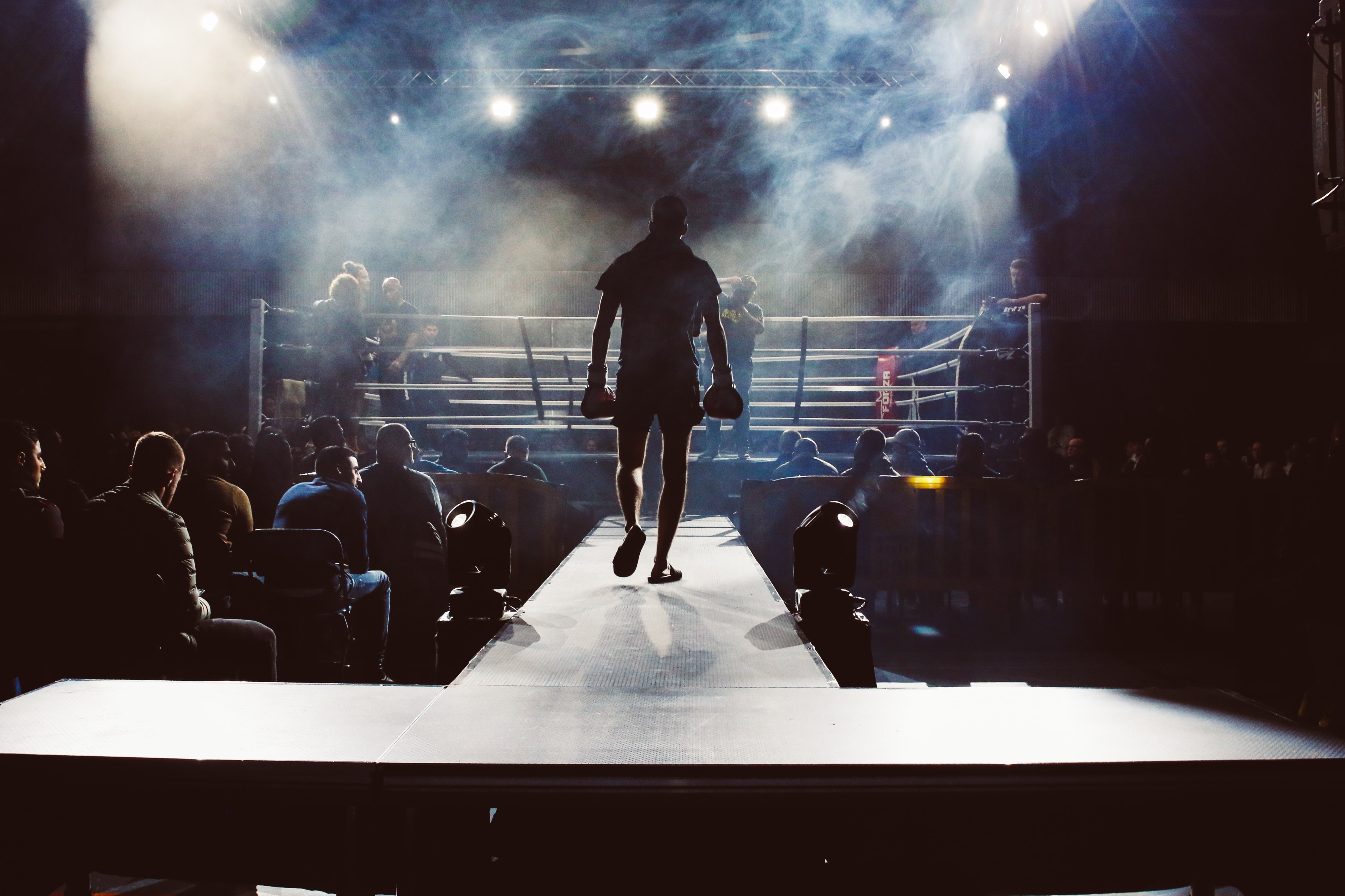 Boxring, Mensch geht in den Ring